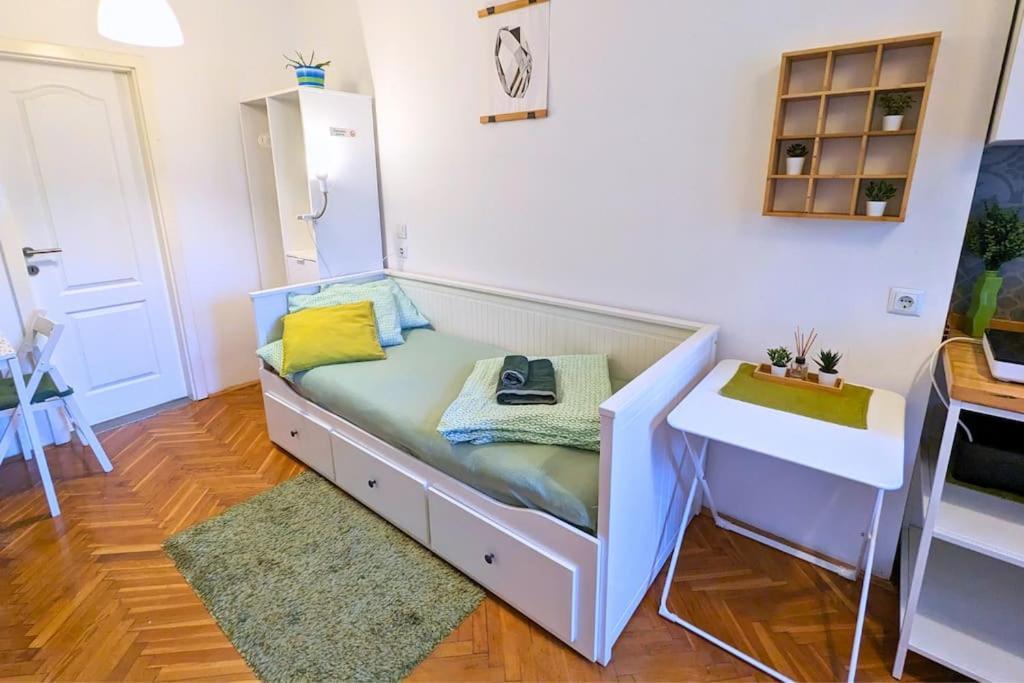 Cozy Ensuite Room In Zagreb Center Εξωτερικό φωτογραφία